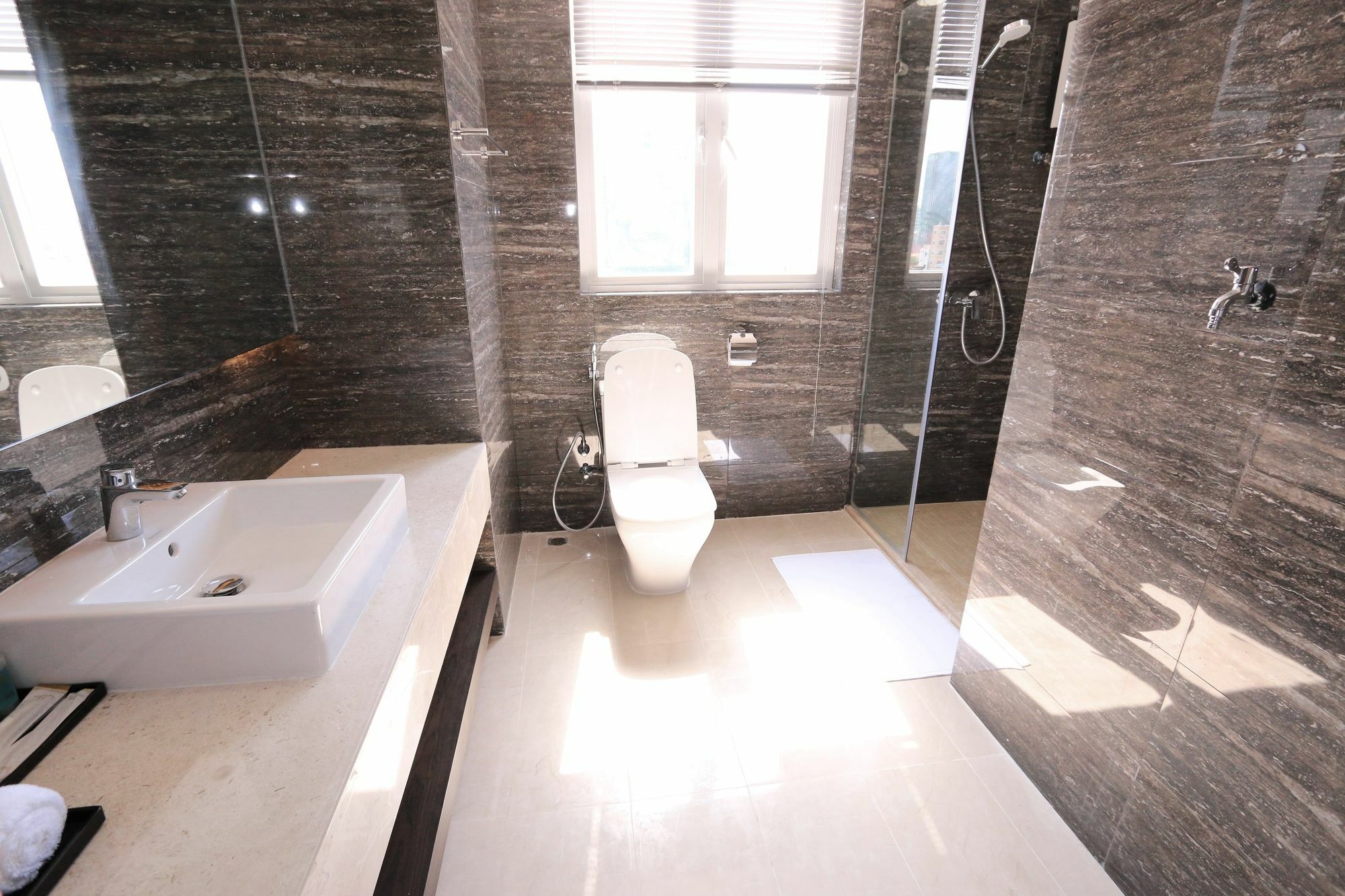 EASTLAND Hotel&Apartment Phnom-Penh Buitenkant foto