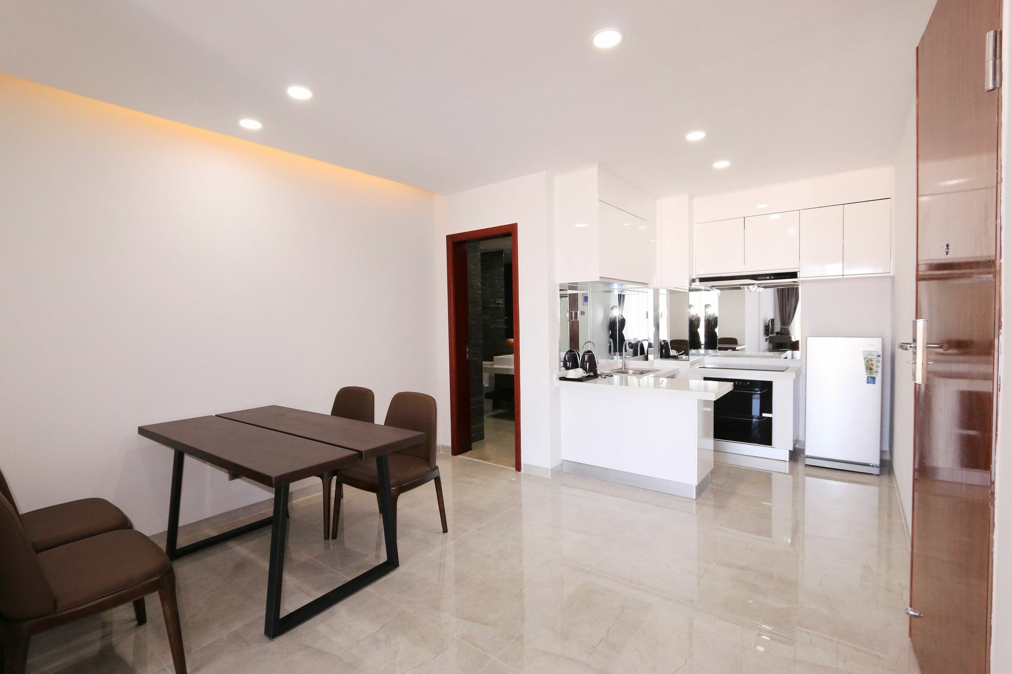 EASTLAND Hotel&Apartment Phnom-Penh Buitenkant foto