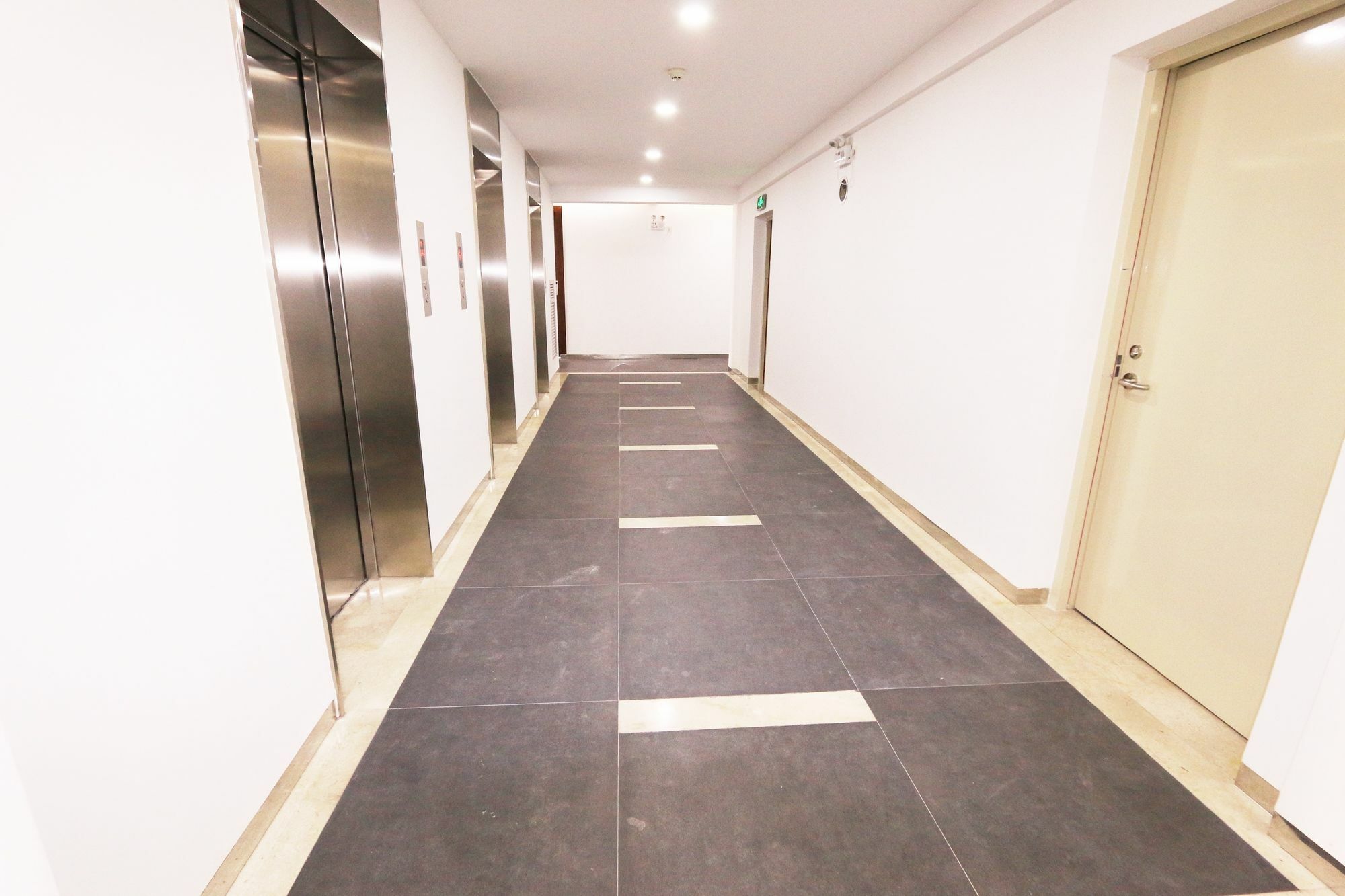 EASTLAND Hotel&Apartment Phnom-Penh Buitenkant foto