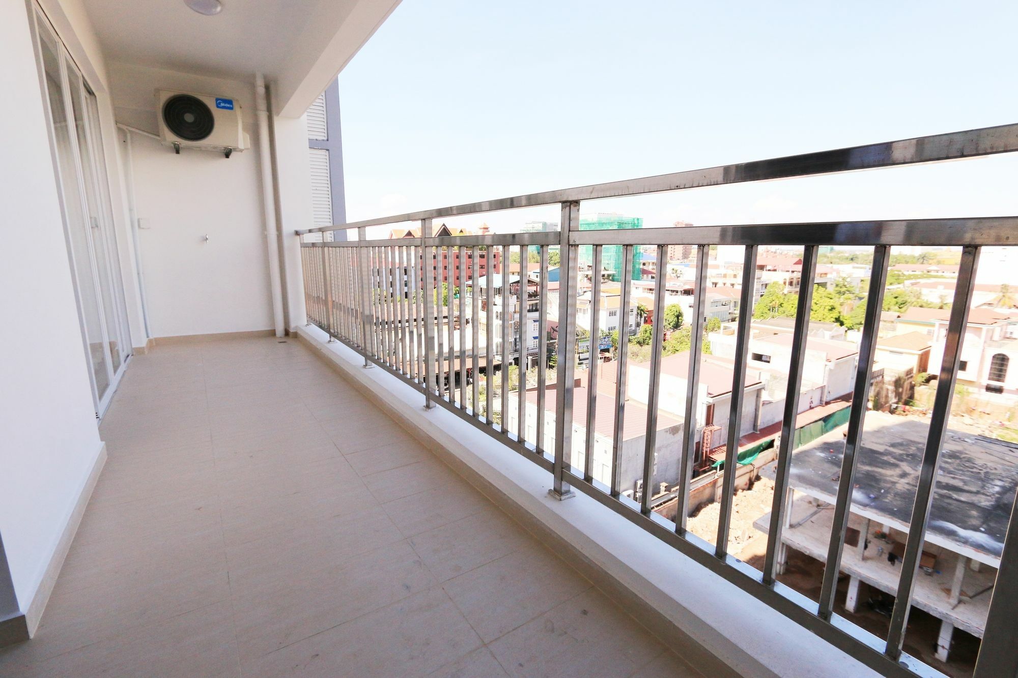 EASTLAND Hotel&Apartment Phnom-Penh Buitenkant foto