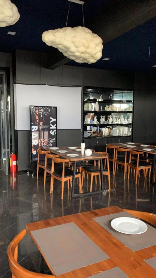 EASTLAND Hotel&Apartment Phnom-Penh Buitenkant foto